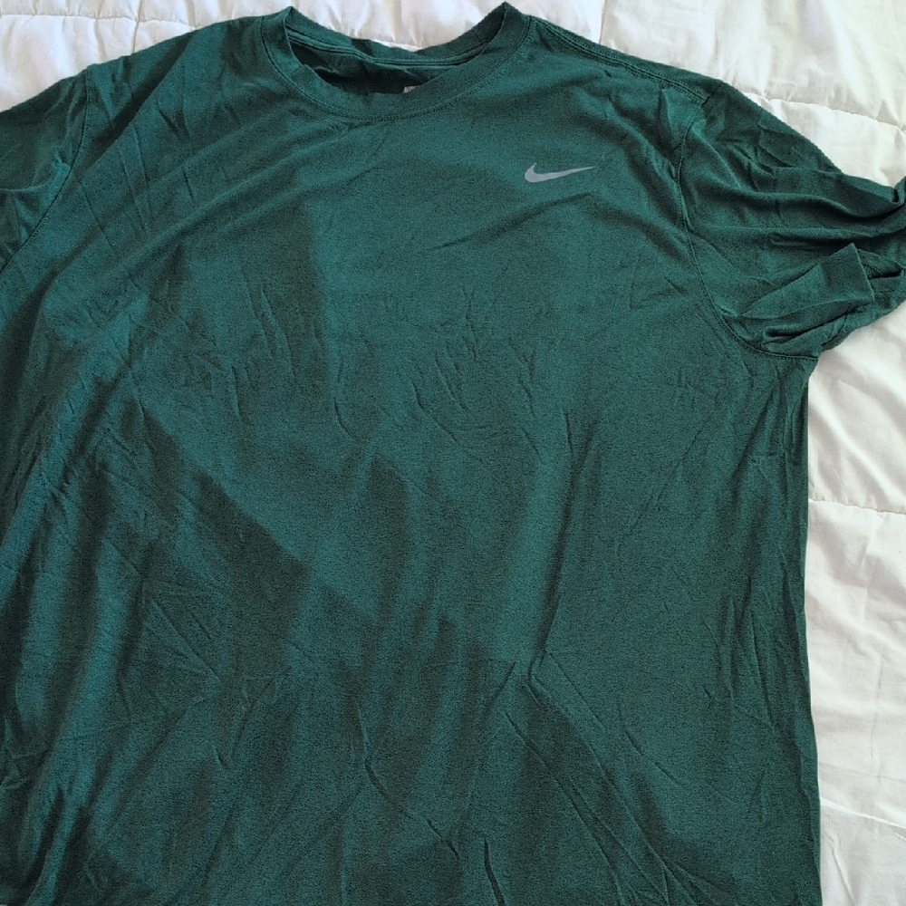 Nike Men's Green Dre Fit T-Shirt Brand New Without Price Tag
